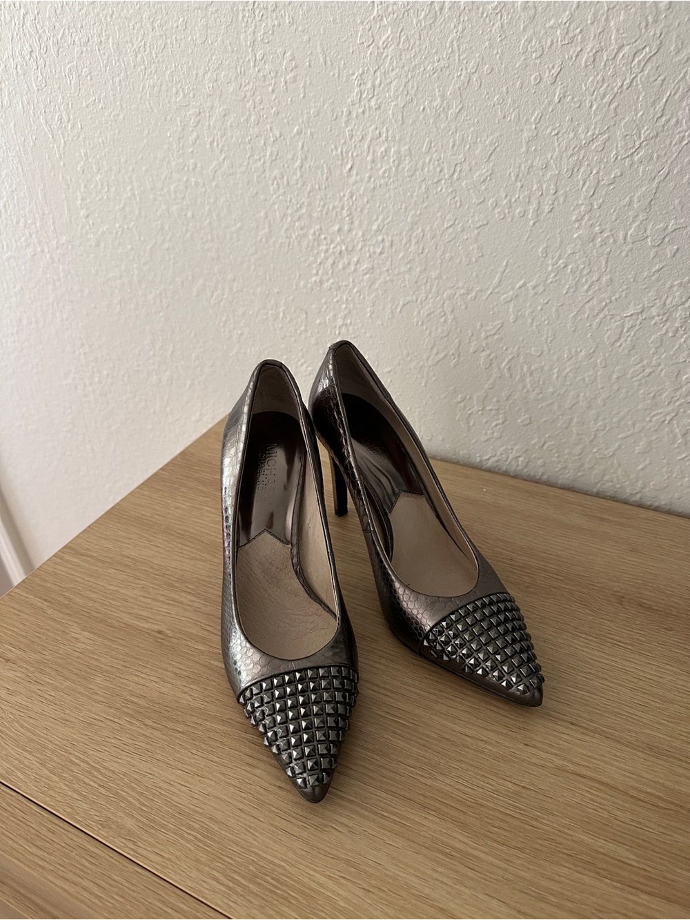 Michael Kors Studded Snakeskin Stilleto Pumps Size 6